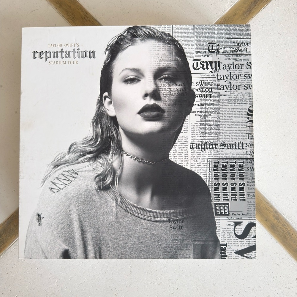 Taylor Swift Reputation VIP Box - Picture 6 of 7